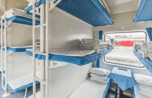 知名律师坐火车和大学生换下铺被拒? 礼让是美德, 坚持是权力