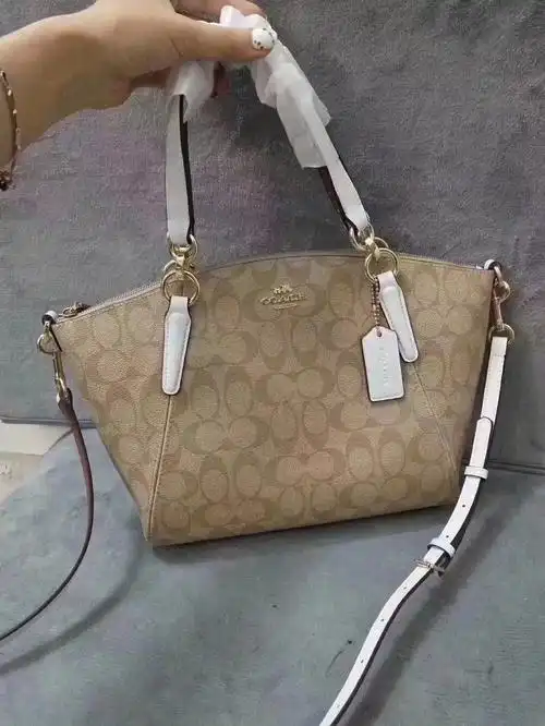 coach蔻驰女包托特包新款奶茶色单肩手