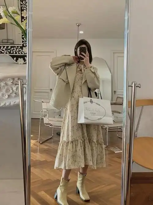 花裙子配什么上衣好看图片,秋冬半身碎花裙搭配什么上衣好看(怎么穿都