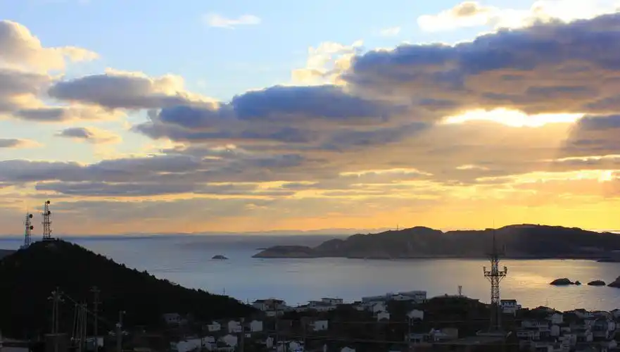 探访海中美丽小岛上的镇,岛上的风景优美,你去了一定不想回来