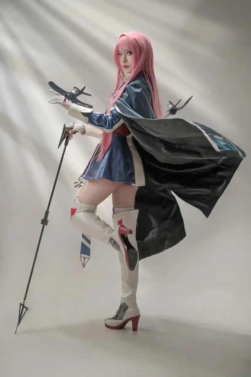 指挥官,你看哪里呢!#cos #碧蓝航线 #二次元 @抖音小 - 抖音