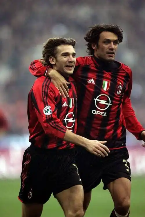 舍瓦:在米兰和小贝内斯塔踢野球时,把球踢到了马尔蒂尼院子里