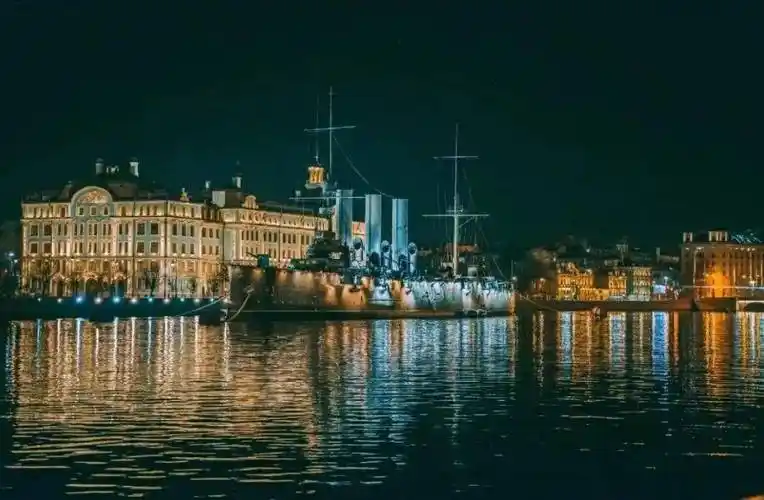 之后外观【阿芙乐尔巡洋舰】,阿芙乐尔号巡洋舰原为俄国波罗的海舰队