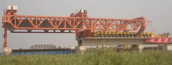 铁路大桥结构简支箱梁施工方案比选