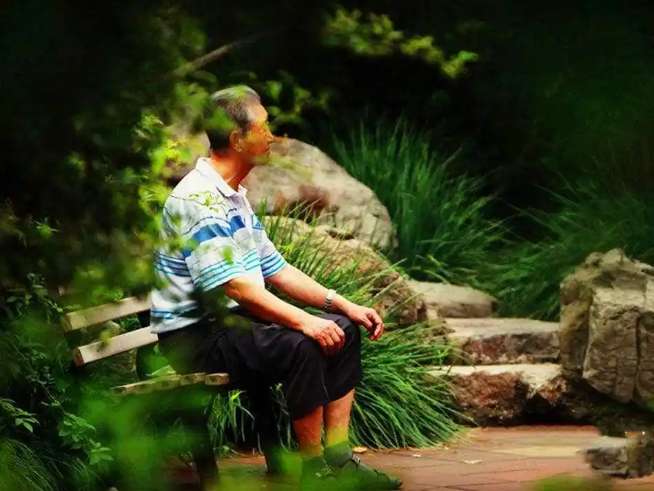 孤独老人晚年找老伴儿女反对还是支持