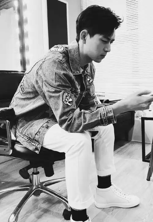 185cm李现连换4套牛仔外套少年感意外惊艳