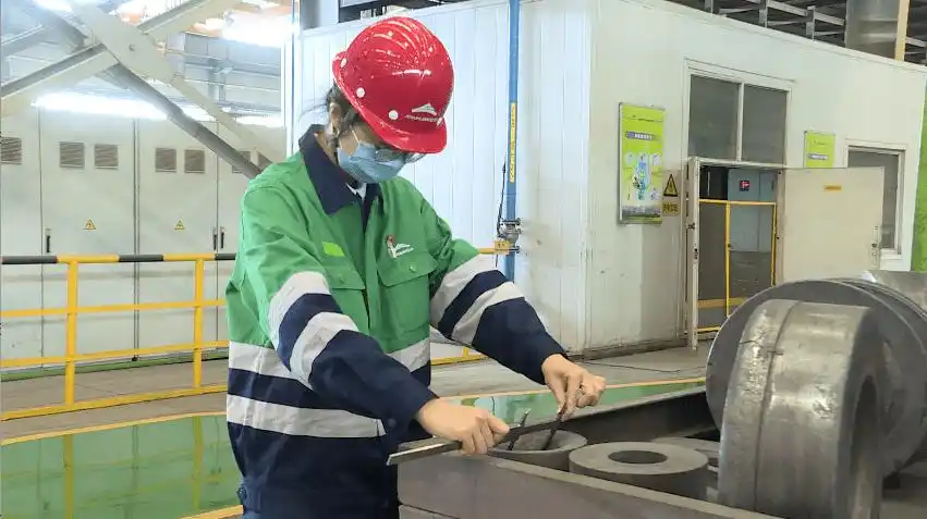 【我是党代表】魏薇:巾帼不让须眉 独当一面的55mn挤压机主操手_工作