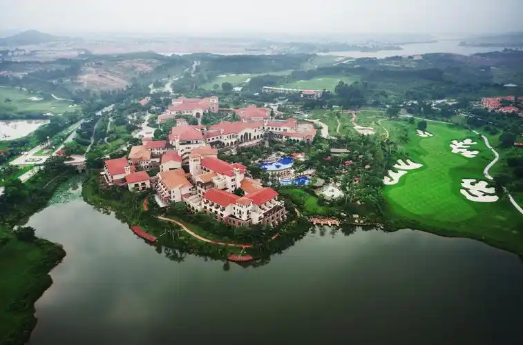 广东超赞酒店推荐清远美林湖温泉大酒店超5星级泡欧式轻奢温泉