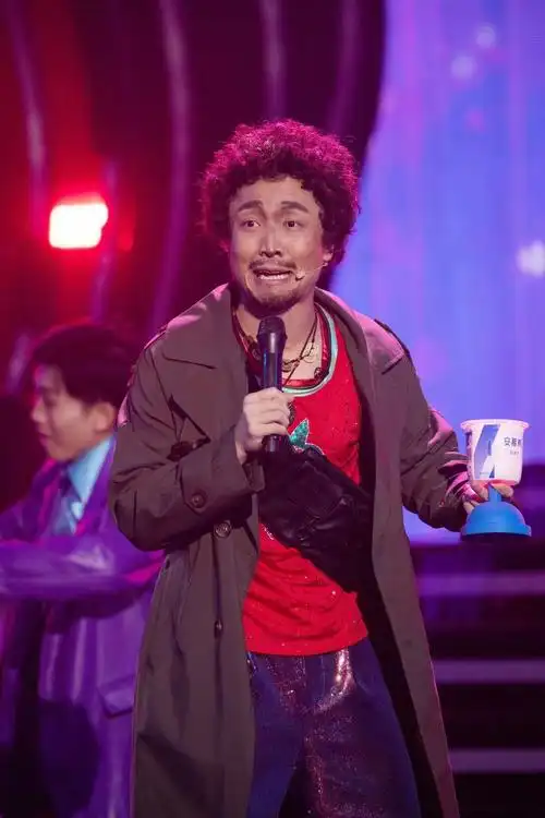 张海宇《百变大咖秀》满分模仿《唐人街探案》唐仁大获好评__凤凰网