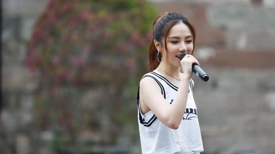 邓紫棋1920x1080靓丽高清壁纸