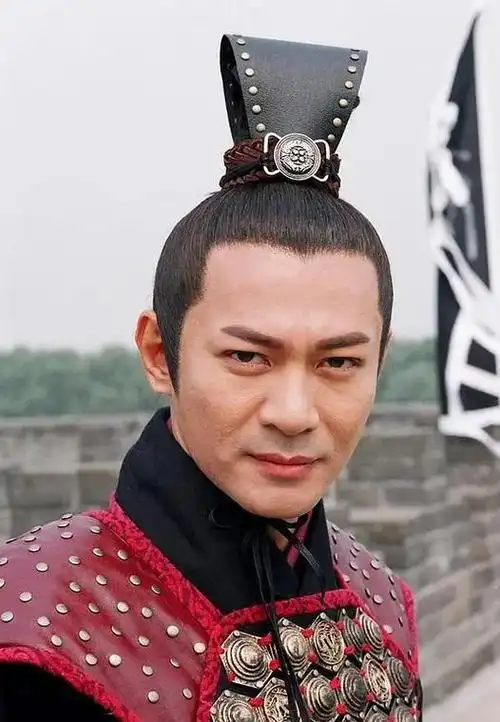 这部电视剧被观众奉为"穿越剧鼻祖",也让江华的演艺事业更上一层楼.