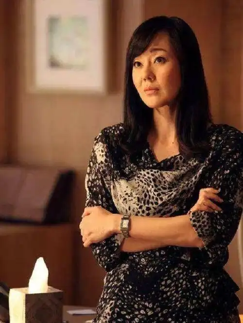 图14许秋琳在庭审现场为本身辩解道:"我如今所做的一切都是站在公司的