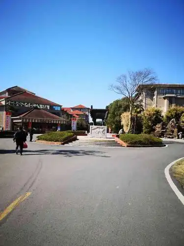 金孔雀温泉旅游度假村