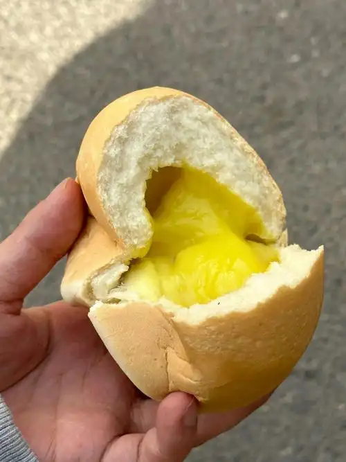 太原街头惊现奶香烤馒头好吃哭了01!