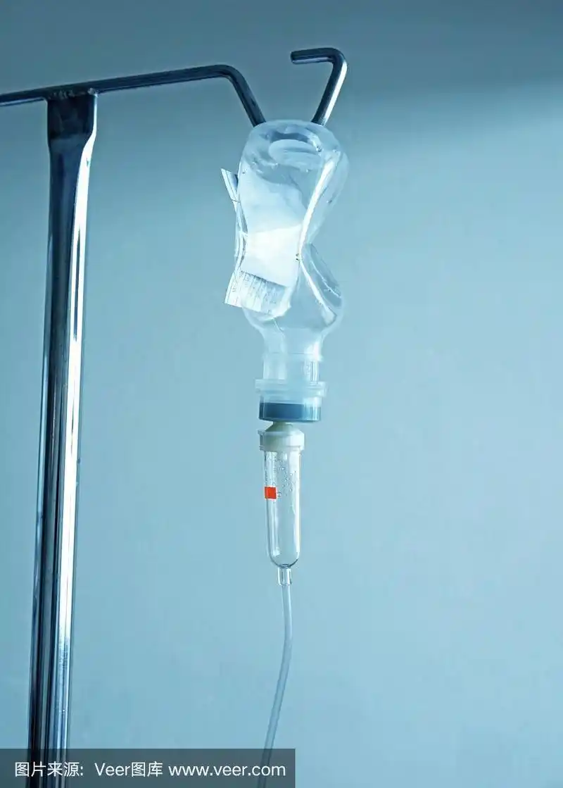 输液瓶与盐水溶液
