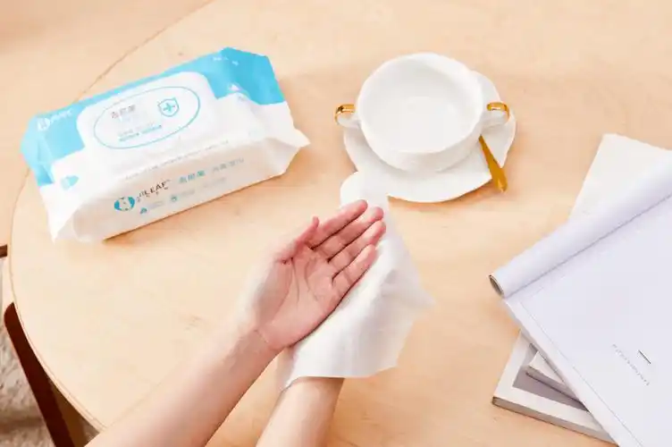 卫生需求;另外,在车内,茶几上放上一包消毒湿巾也是一个很不错的选择