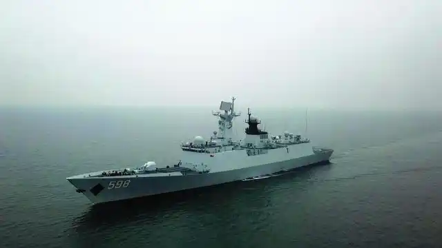 我海军多只舰队实战训练日照舰最醒目