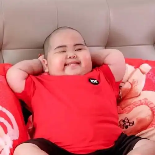 小胖子表情包:他在吃你豆腐