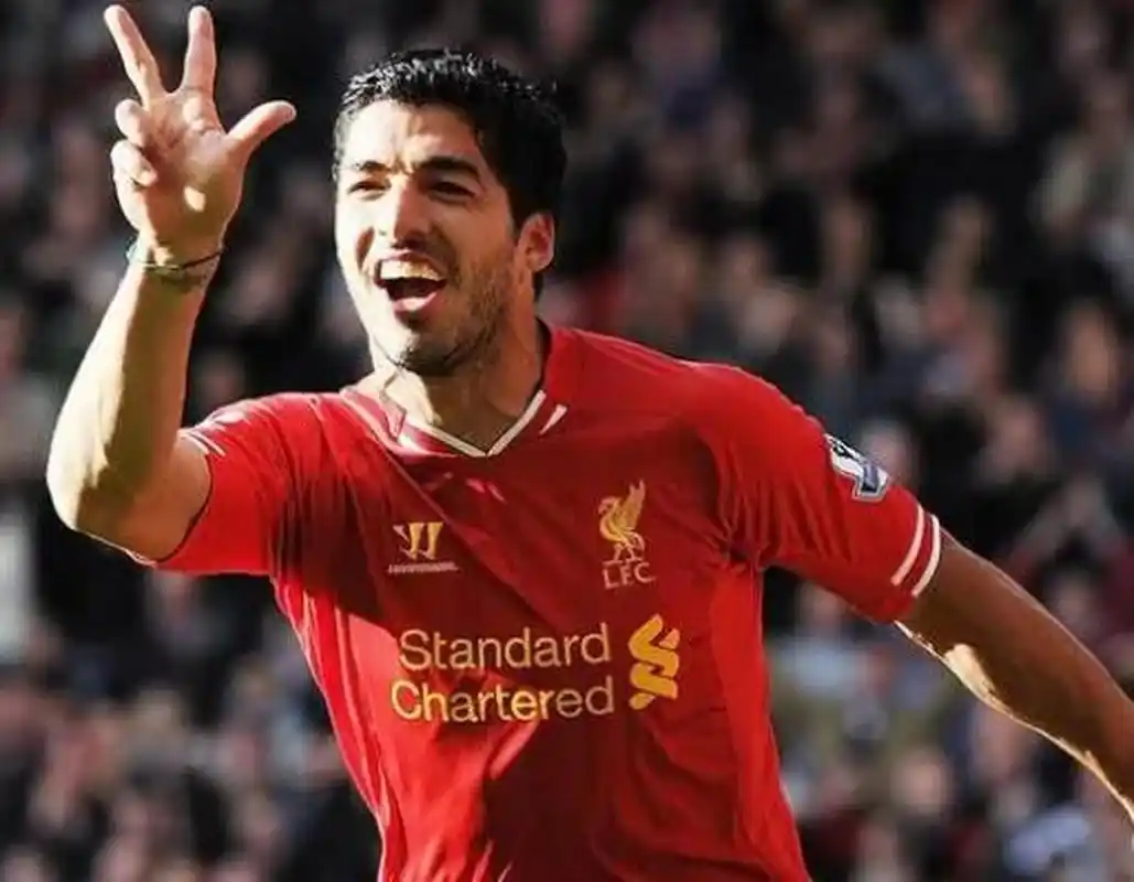 苏亚雷斯被称为"苏神"的原因,大概是在利物浦贡献了无与伦比的射术和