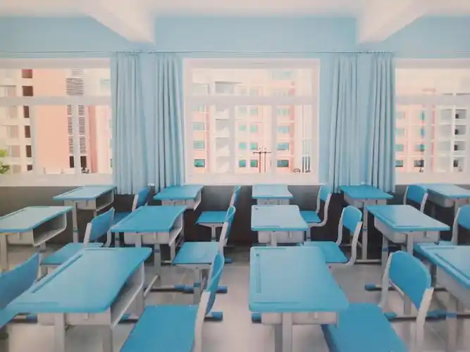 一间间明亮的教室,是我们学习的海洋.