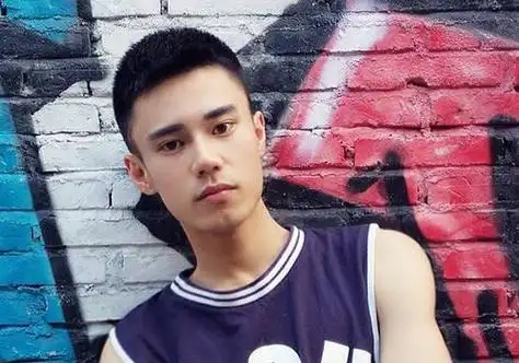 寸头到偏分短发国字脸男生hold住 2020年国字脸男士流行短发_发型师姐