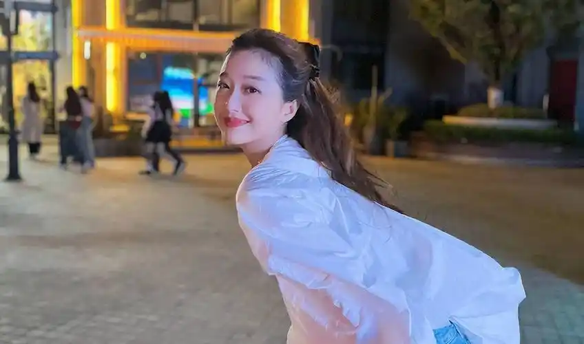 度仍晋级,辽宁台36岁花旦颜值出圈,夺冠呼声越来越高_心悦_比赛_选手