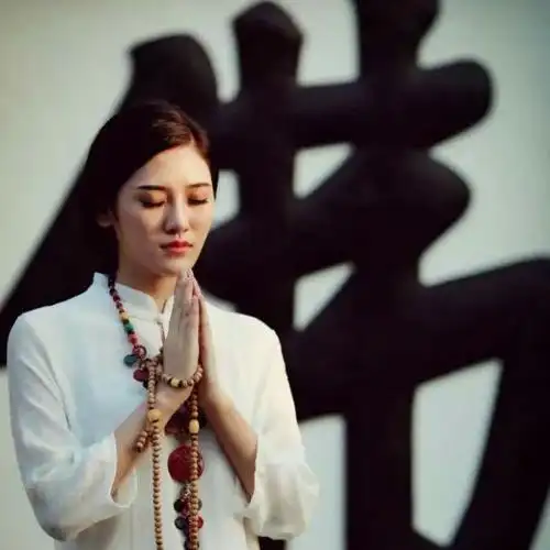 发布,单张头像频道提供更多与拜佛,念佛,意境相关的头像图片挑选下载