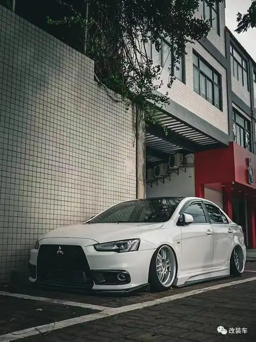 用三菱翼神来圆童年时的evo梦,翼神跑不快那就玩姿态