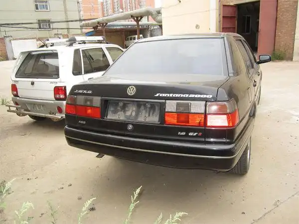 哪位高手知道这款桑塔纳2000的名字?