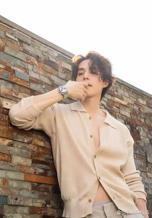 李栋旭的魅力这么多年是只增不减啊,从看韩剧《我的女孩儿》开始喜欢