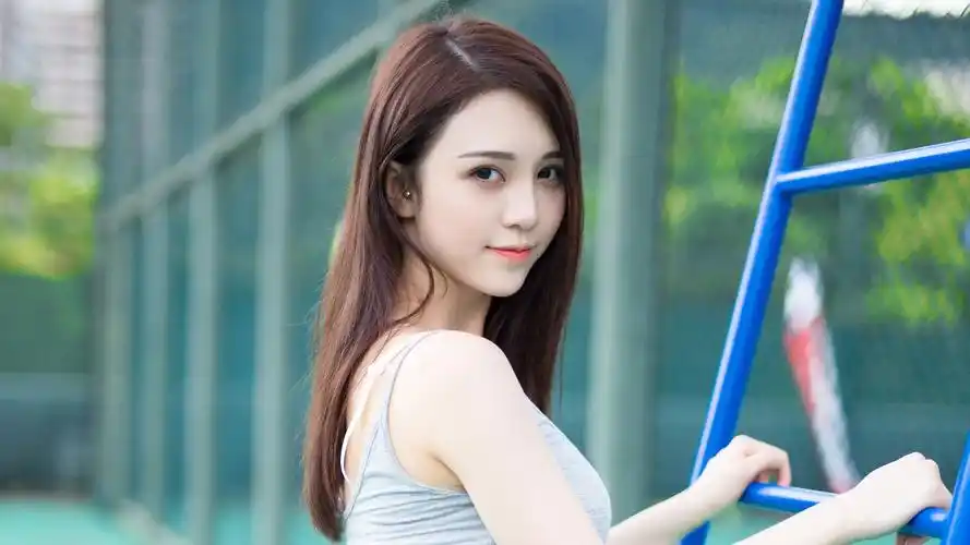 长发好身材运动美女壁纸