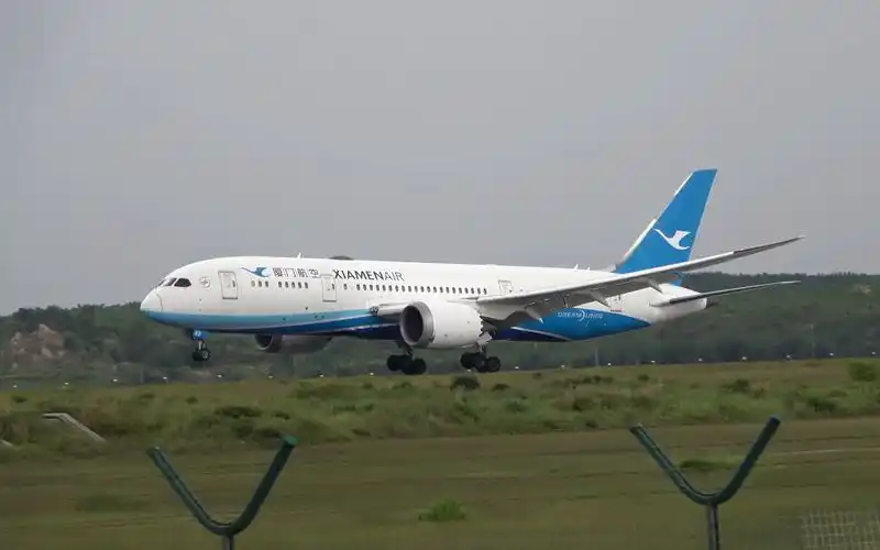 厦门航空波音787-8吉隆坡国际机场降落