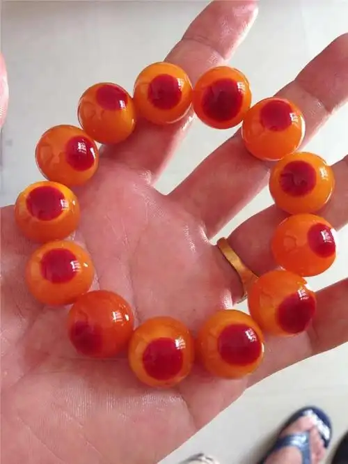 盔犀鸟手串多少钱一颗:看大小,是不是原红.2.
