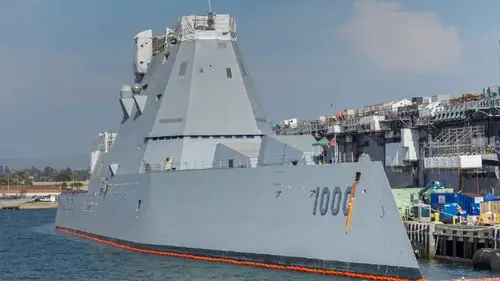 一项动议得到实施:两艘"朱姆沃尔特"级驱逐舰被开除出海军注册作战舰