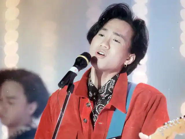 1993年,黄家驹去世前32天许下一个承诺,骗了观众30年