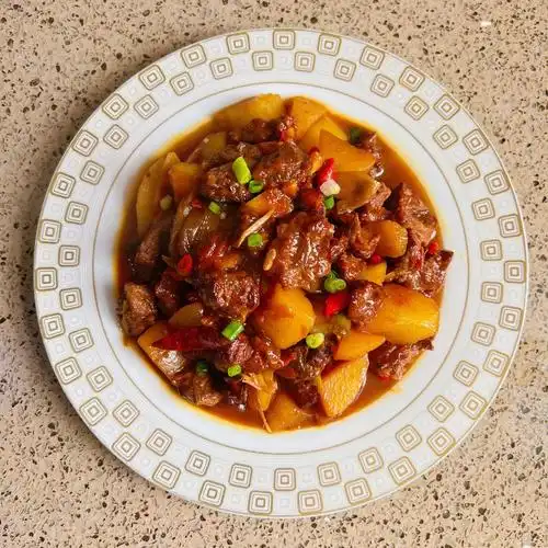 一人食汤汁巨浓郁的番茄土豆炖牛腩拌饭绝