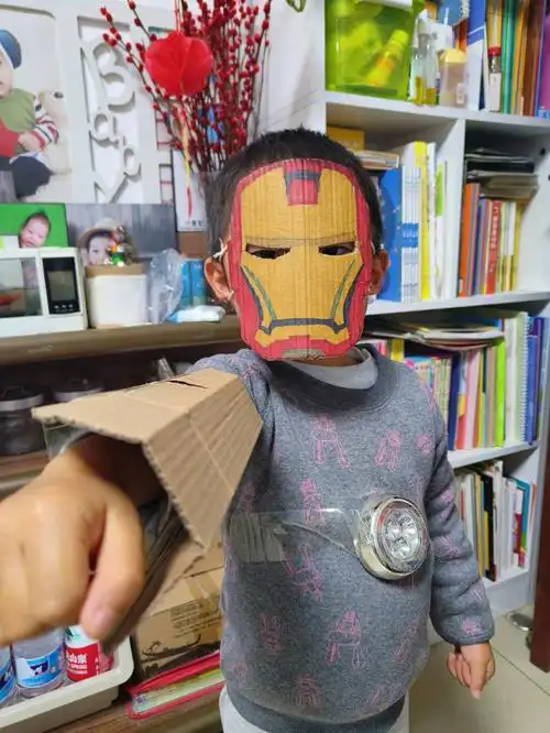 阳了  #钢铁侠  #亲子  #diy手工制作  #纸箱改造