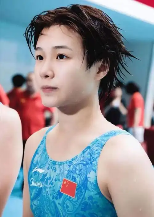 现役跳水皇后施廷懋发自己接受治疗的照片鼓励自己不被伤病打倒