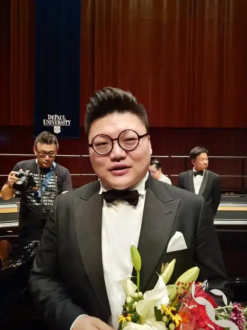 韩蓬老师在演出结束后感言,他特别喜欢芝加哥和芝加哥观众的热情,他说