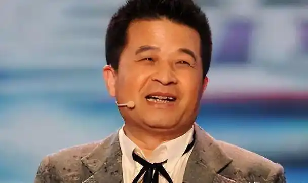 事实证明,"消失"近十年的毕福剑,已经踏上了另一条大道