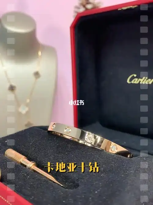 如果有一个富婆手镯排行榜_手镯_卡地亚怎么样_吾悦广场(成都龙泉驿店