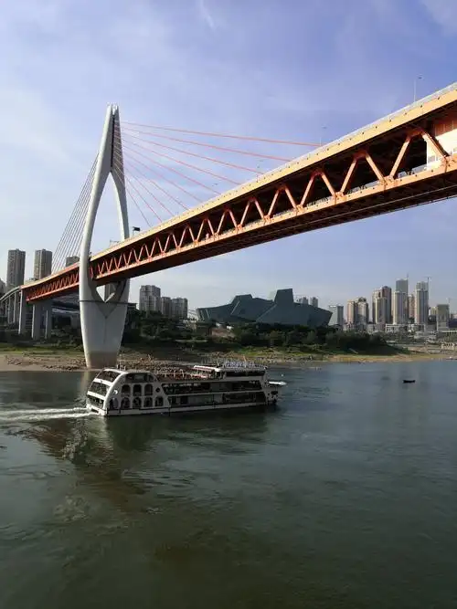 重庆千厮门大桥,横跨嘉陵江