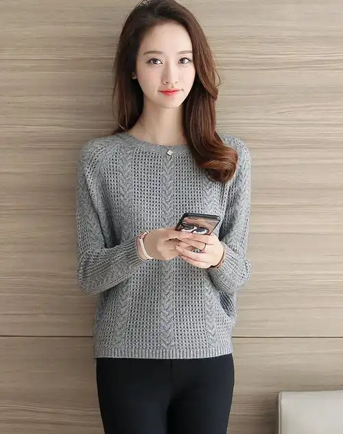 女米色圆领套头针织衫麻花毛衣