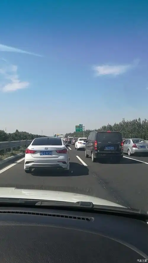 国庆节第一天高速公路遇到大拥堵