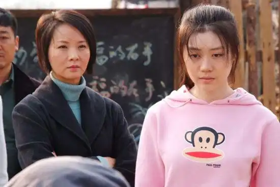 由张妍携手演员朱洁,谢兰主演的女性催泪暖心大戏《樱桃红之袖珍妈妈