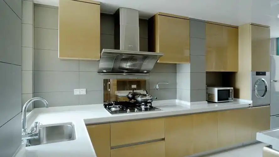 家庭整体香槟金橱柜图片2022