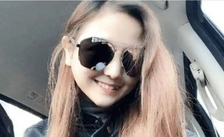 "袖珍美女"黄韵伊:初中辍学如今年入百万,颜值出众追求者甚多_父母