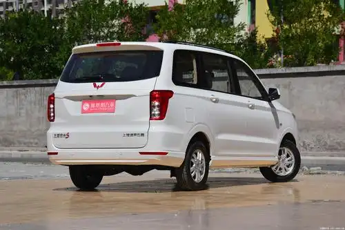 宜家宜商 新五菱宏光s给你不一样的mpv