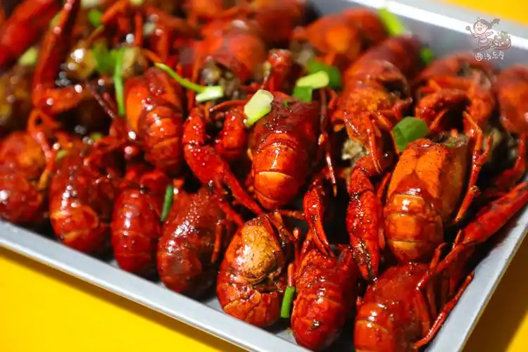 时令食鲜教你在家自制老少皆宜的十三香小龙虾馋得舔手指超入味超好吃