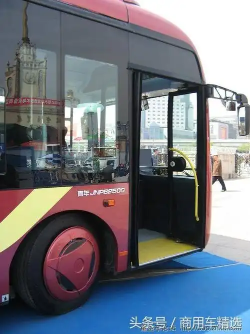 25米的大公共!昙花一现的青年jnp6250g双铰接公交车
